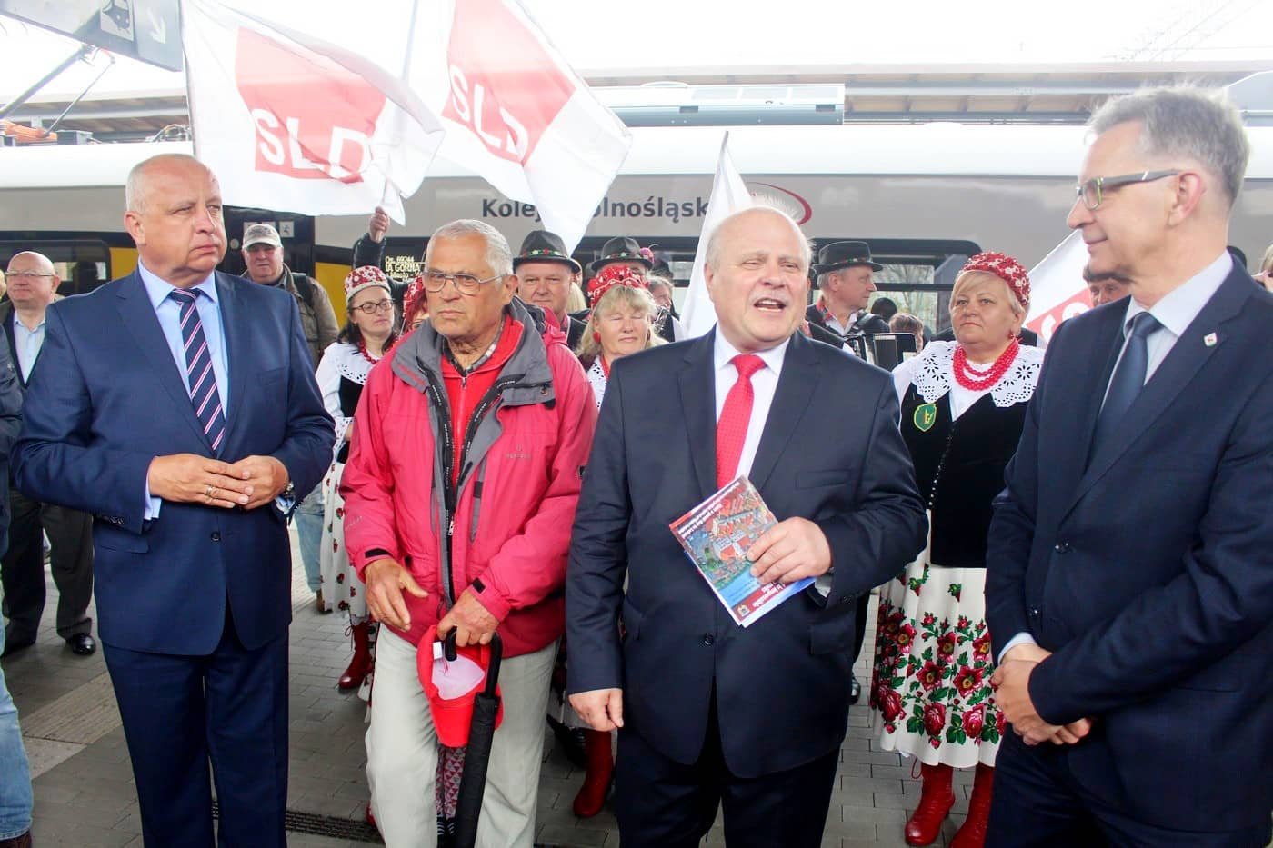 socjalisci-pociagiem-w-kampanii-wyborczej-81028