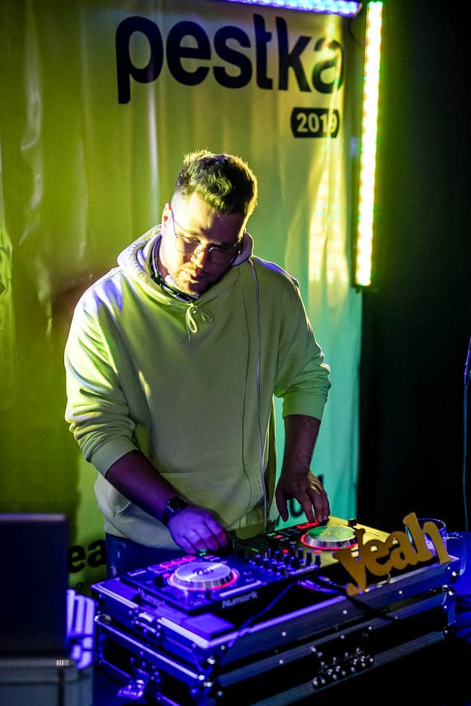pestka-pokazaa-swoja-moc-81091