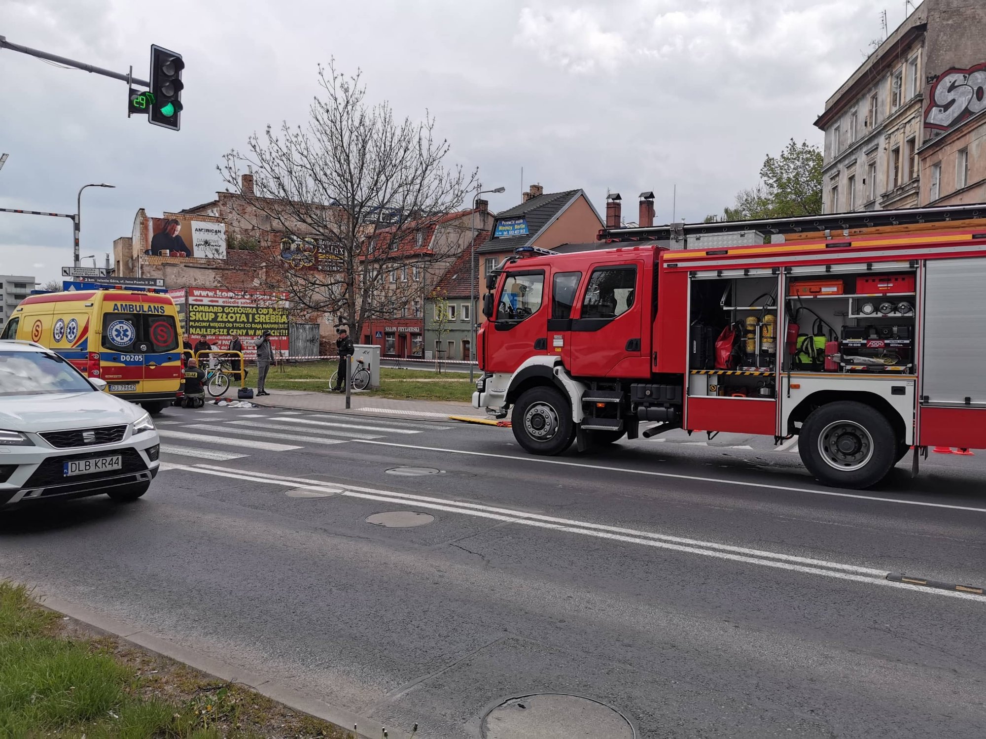 rowerzysta-wpad-pod-autobus-mzk-81180