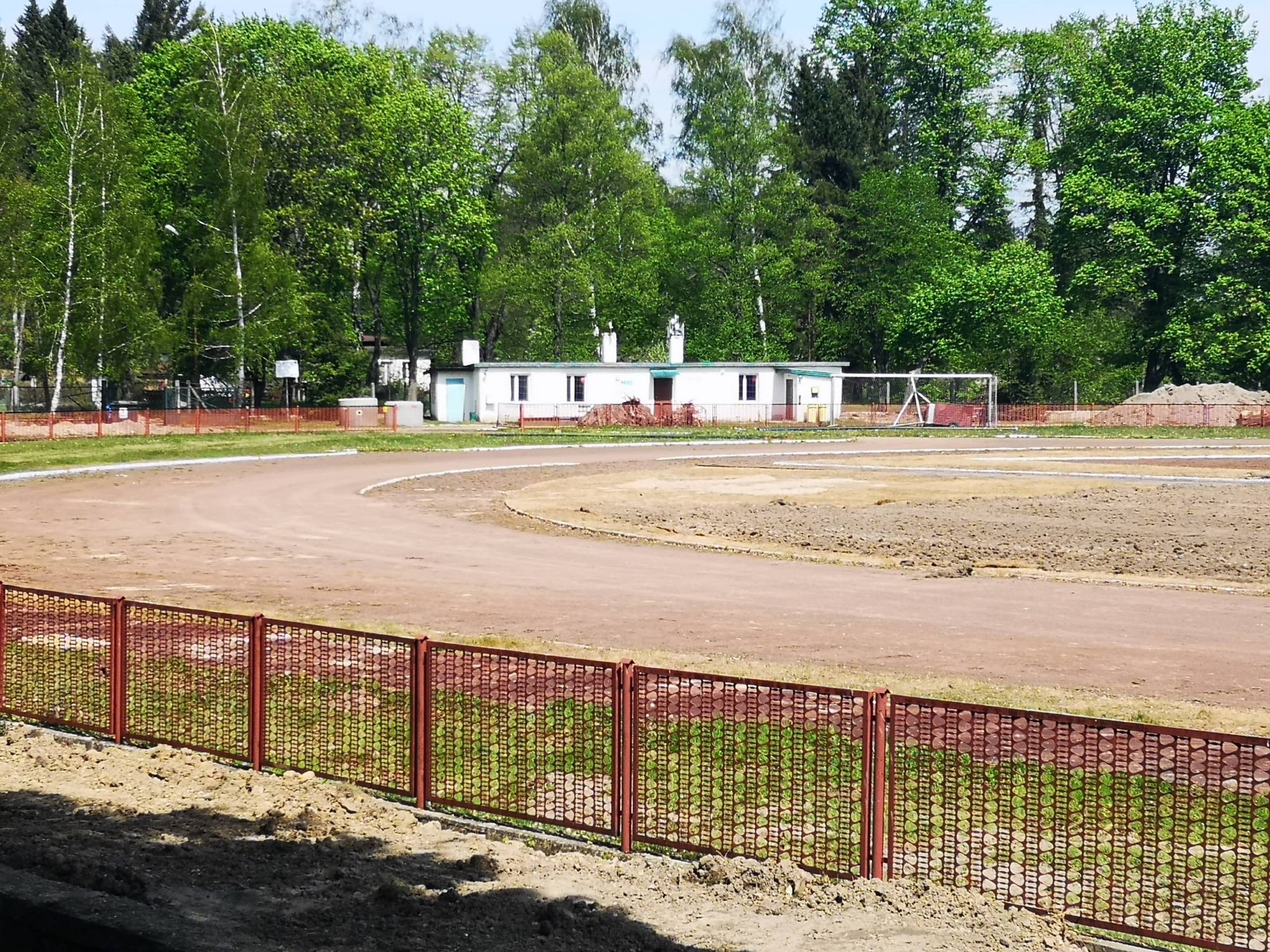 trwa-remont-stadionu-przy-ulicy-lubanskiej-81214