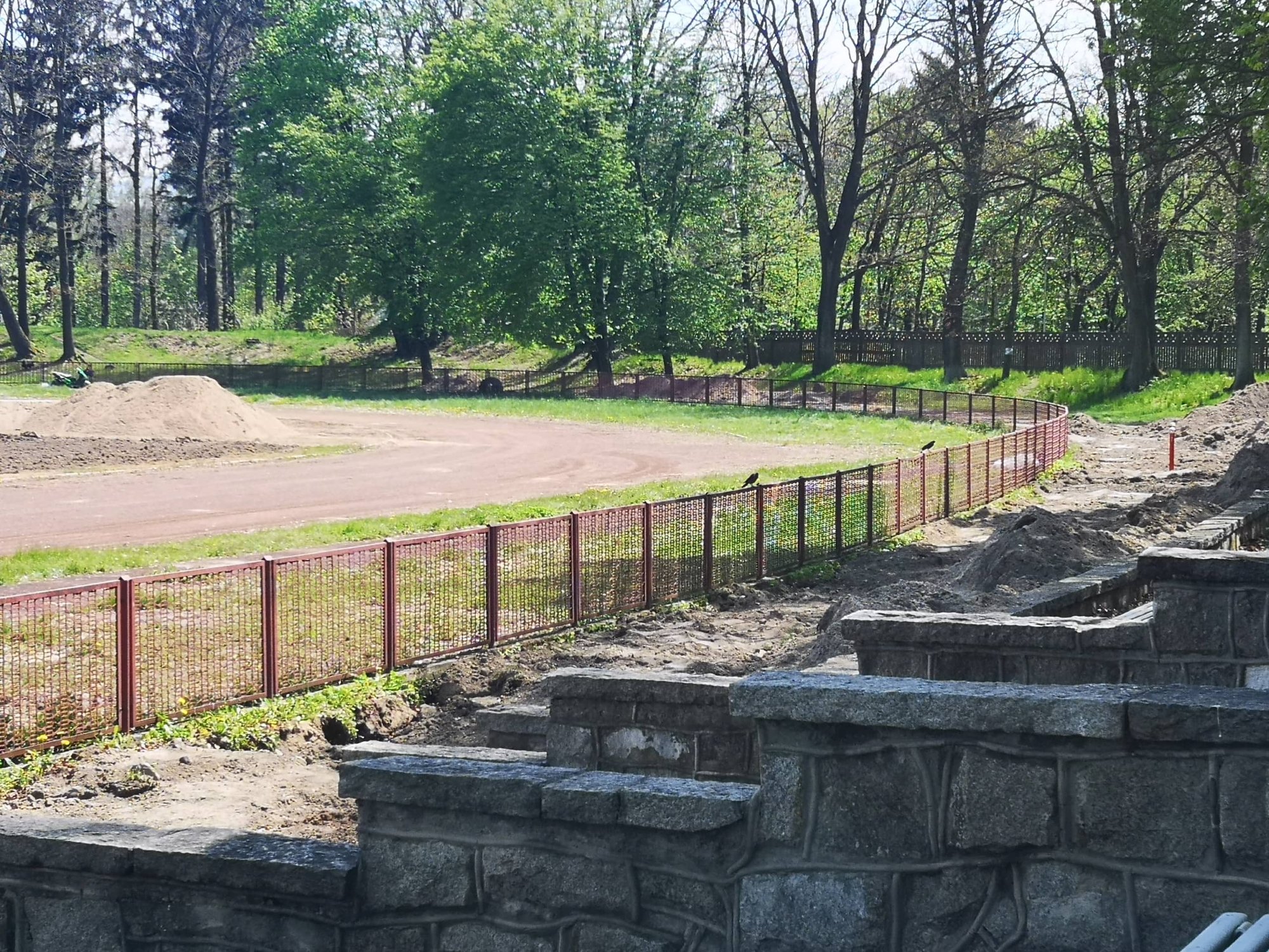trwa-remont-stadionu-przy-ulicy-lubanskiej-81214