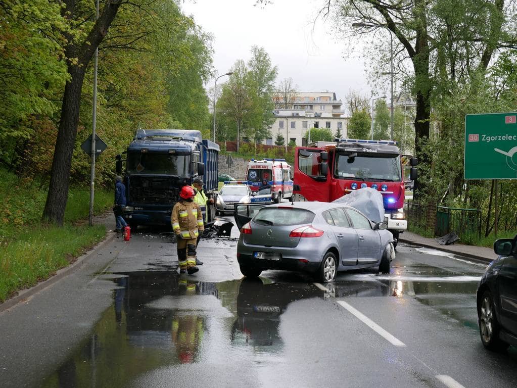 kolizja-trzech-aut-81304