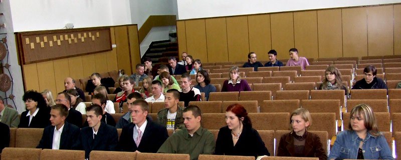 Najlepsi strzelcy oczekują na wręczenie nagród.