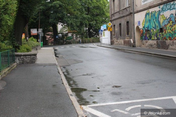 mniej-do-kasy-miasta-za-patne-parkingi-w-jeleniej-gorze-81410