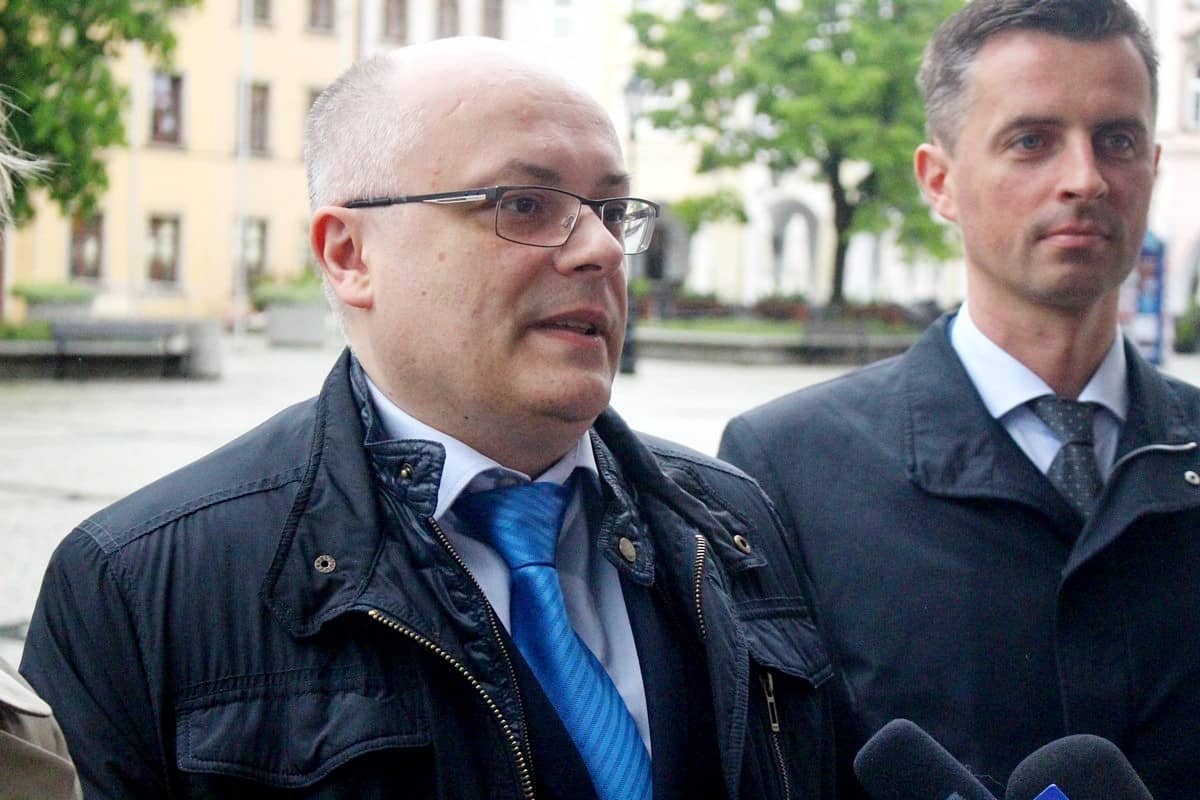konferencja-pis-wybory-i-lokalne-poaczenia-81448