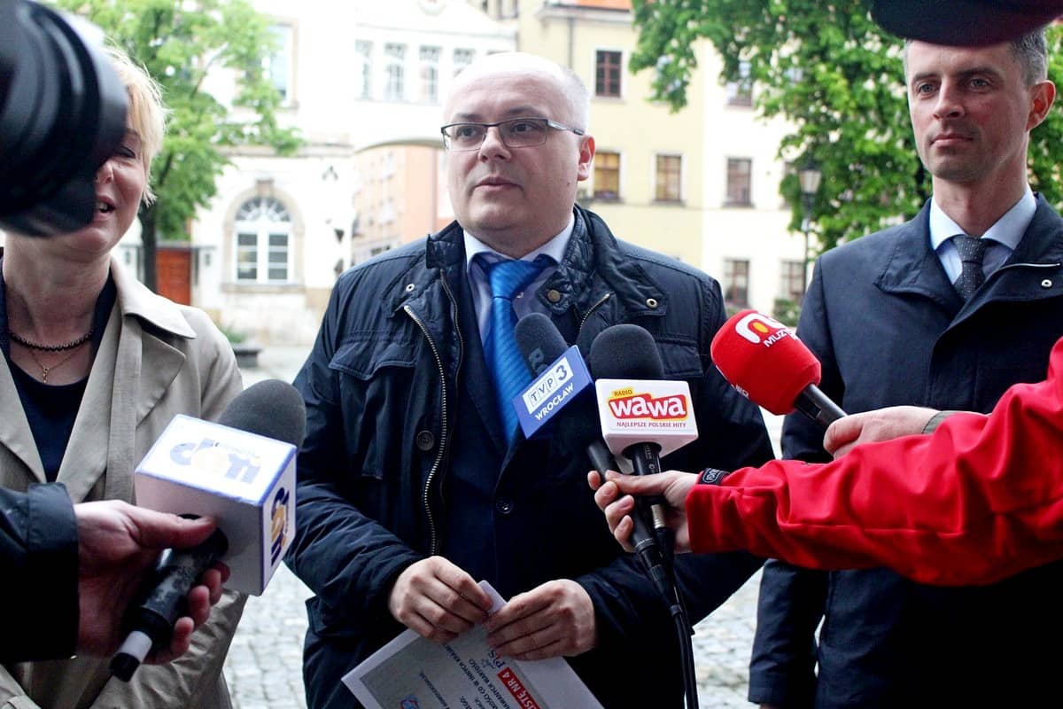 konferencja-pis-wybory-i-lokalne-poaczenia-81448
