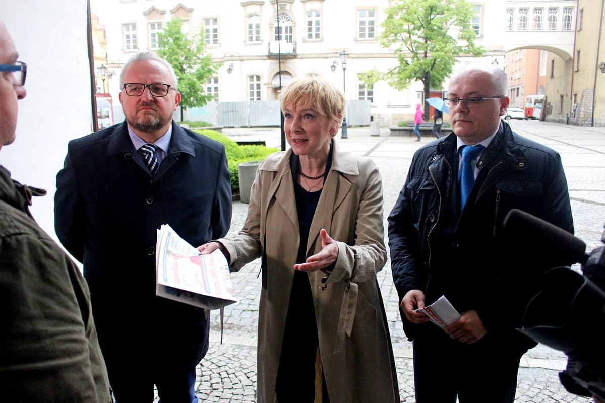 konferencja-pis-wybory-i-lokalne-poaczenia-81448