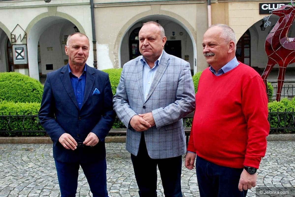 Na zdjęciu: Jarosław Duda (w środku)