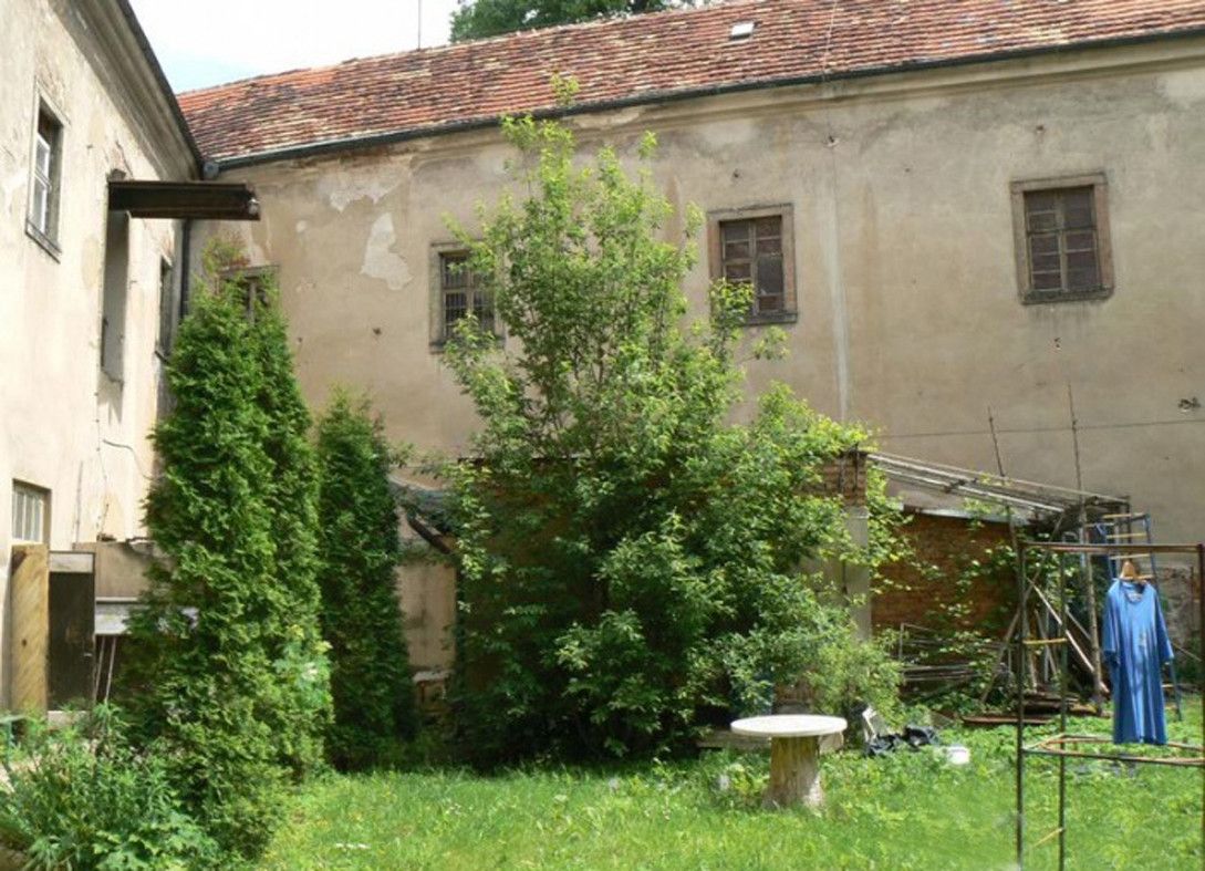 Teren dawnego wirydarza (2010 rok)