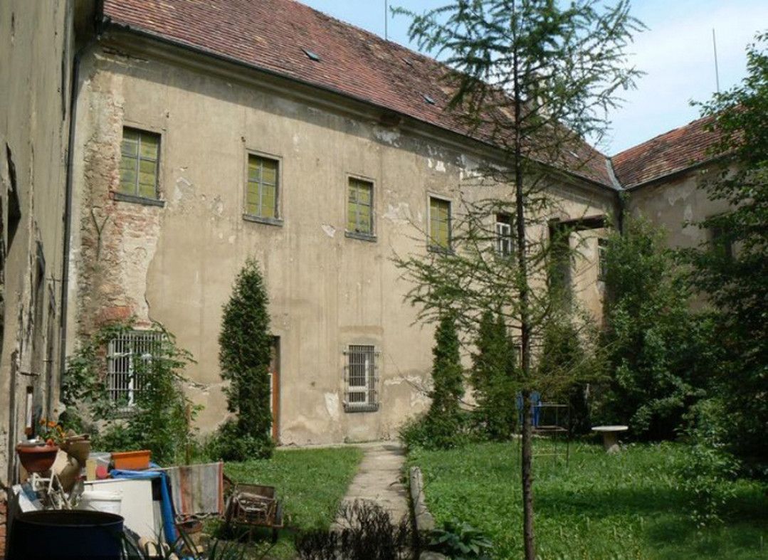 Teren dawnego wirydarza (2010 rok)