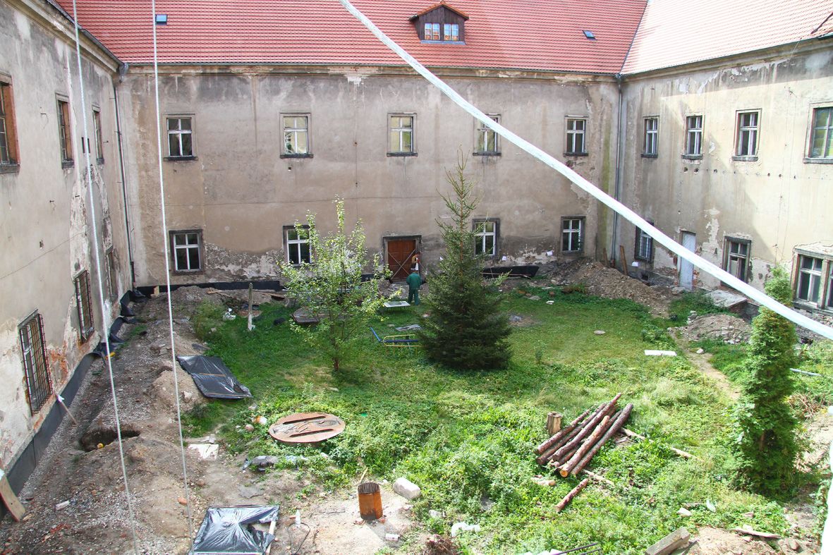 Teren dawnego wirydarza (2010 rok)