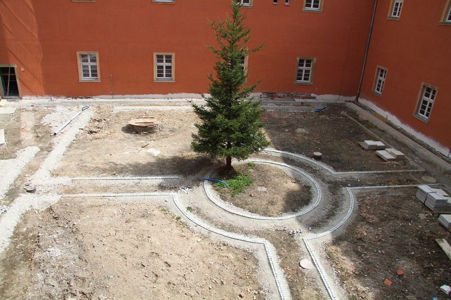 Budowa nowego wirydarza (2013 rok)
