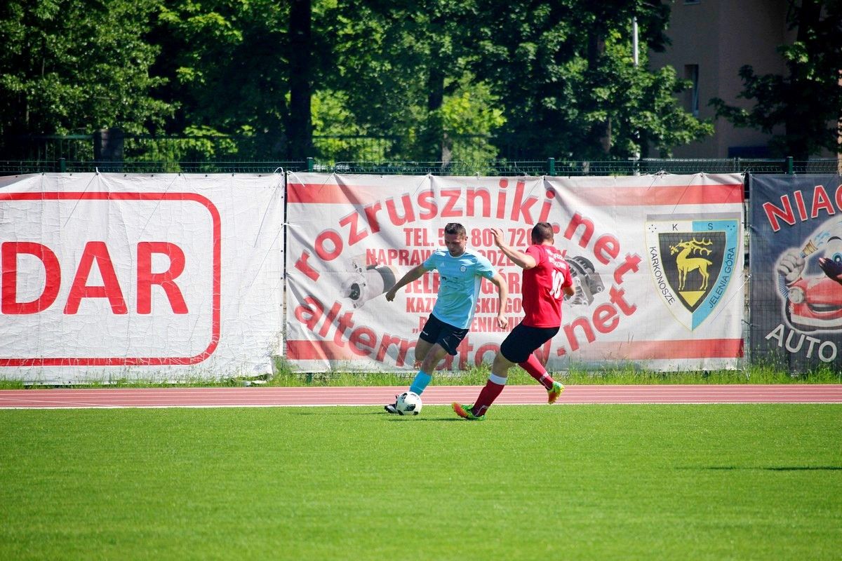 pub-gol-blizej-utrzymania-81654