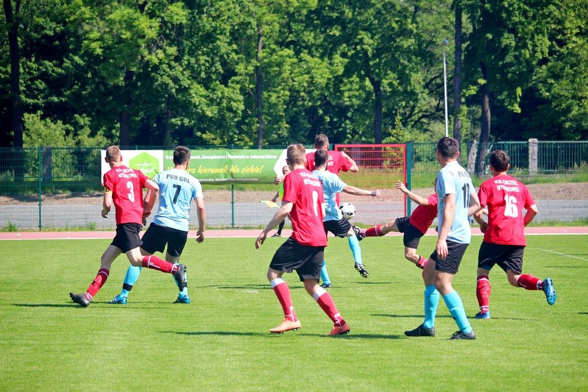 pub-gol-blizej-utrzymania-81654