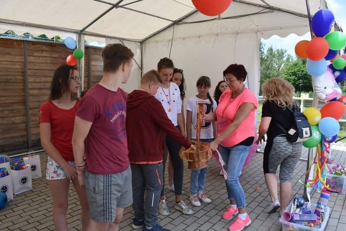 tumna-zabawa-w-zielonej-dolinie-81745
