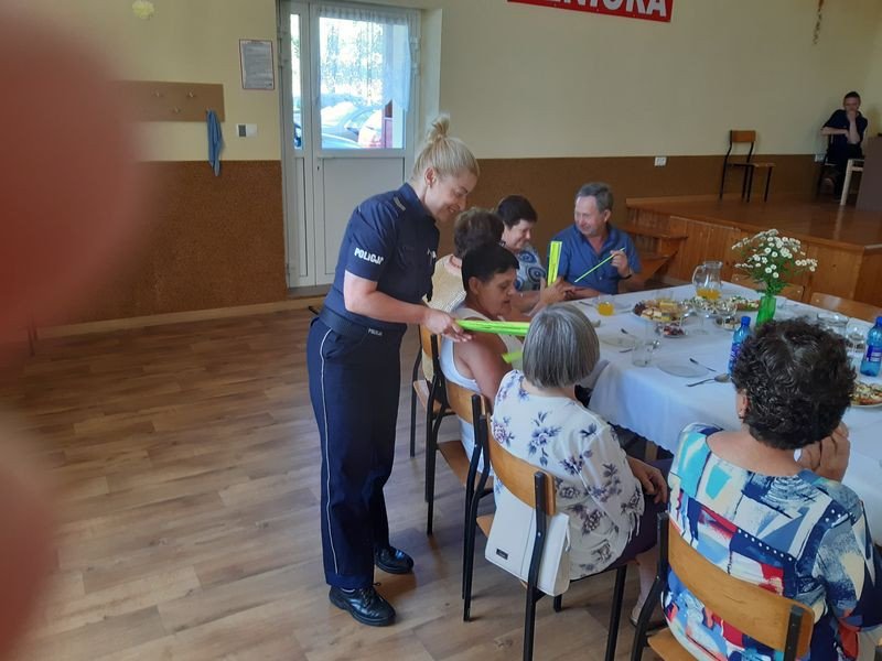 spotkanie-policjantek-z-seniorami-w-poszczynie-82113