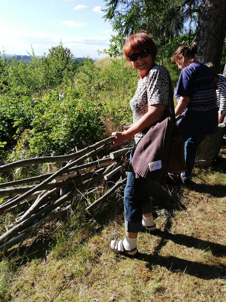 porzadki-przy-pomniku-82175