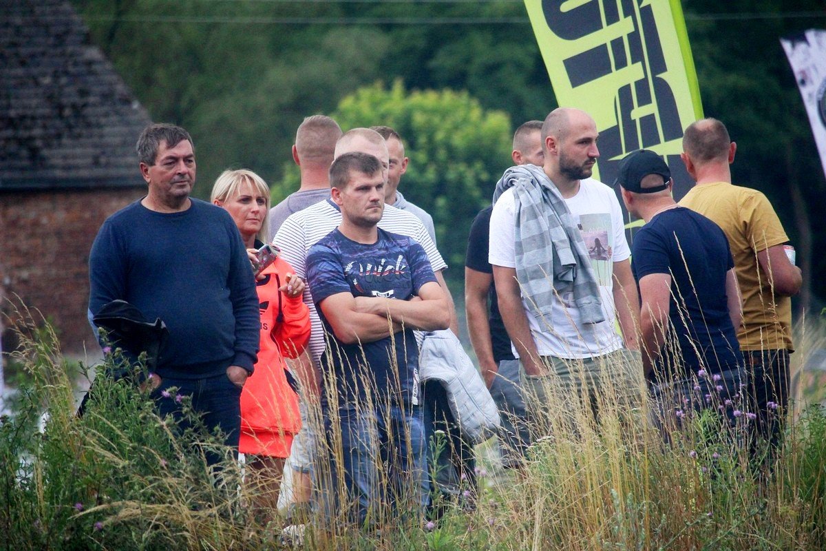 efektowne-zakonczenie-mud-party-82343