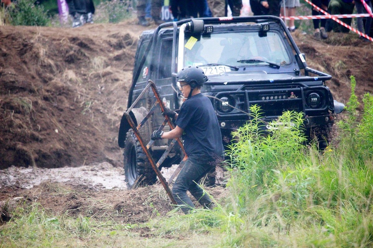 efektowne-zakonczenie-mud-party-82343
