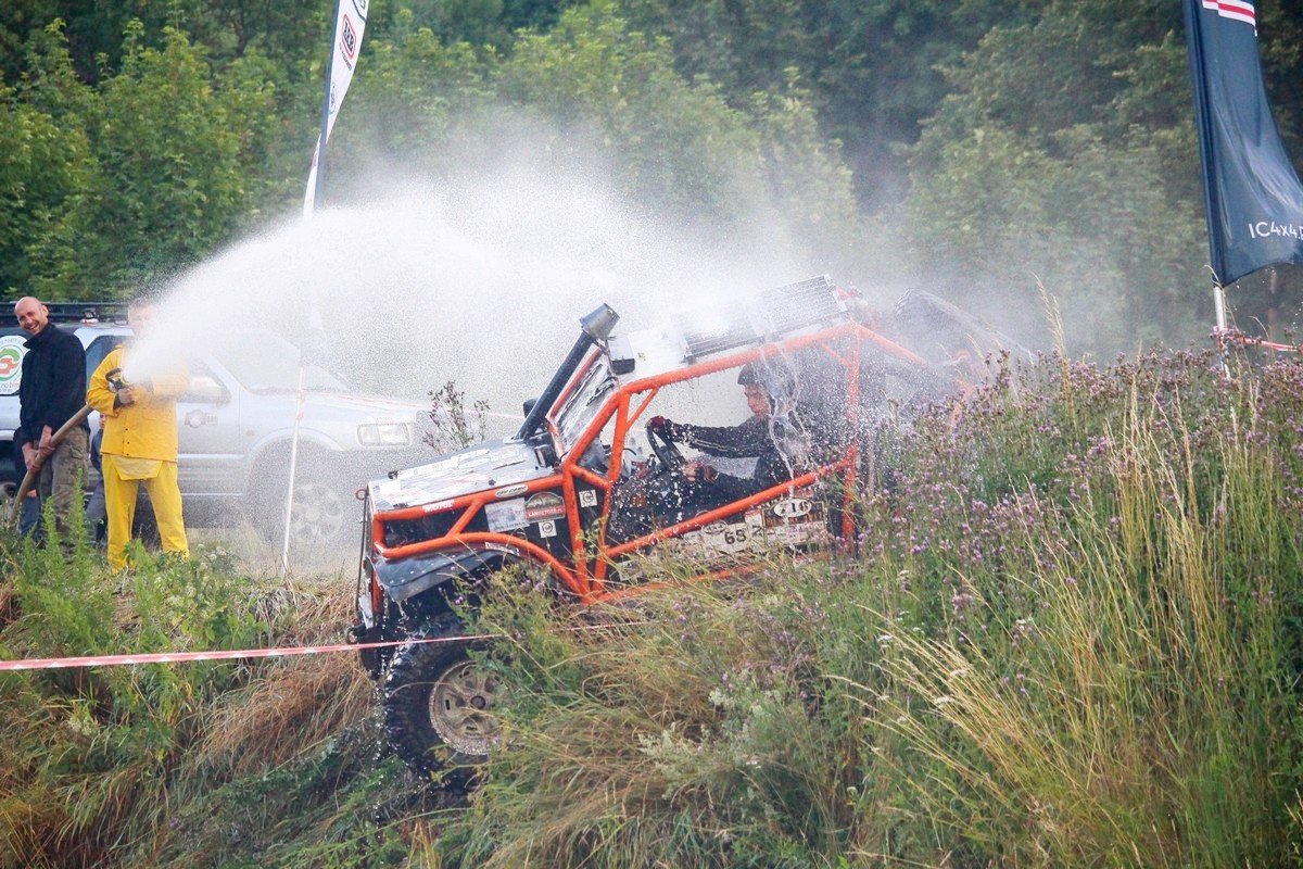 efektowne-zakonczenie-mud-party-82343