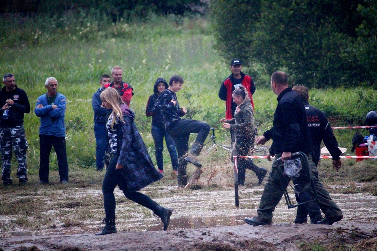 efektowne-zakonczenie-mud-party-82343