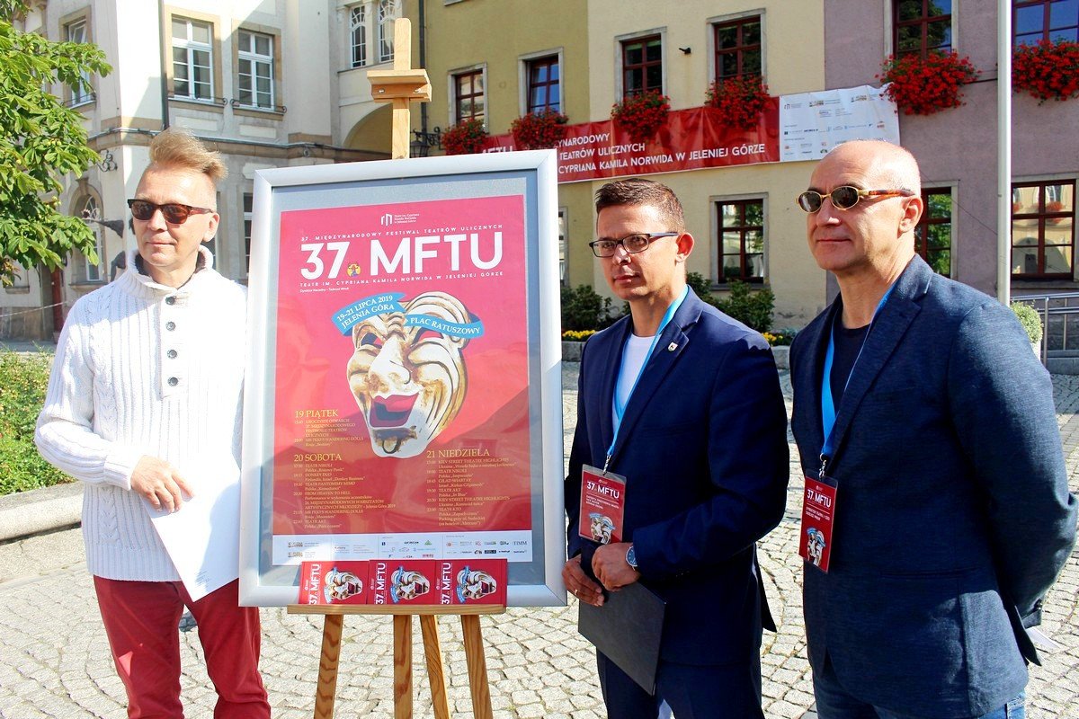 juz-dzisiaj-teatr-wyjdzie-do-ludzi-82408