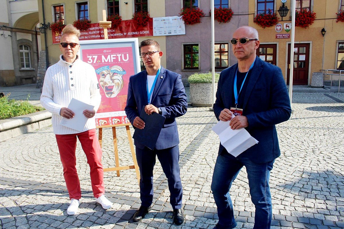 juz-dzisiaj-teatr-wyjdzie-do-ludzi-82408