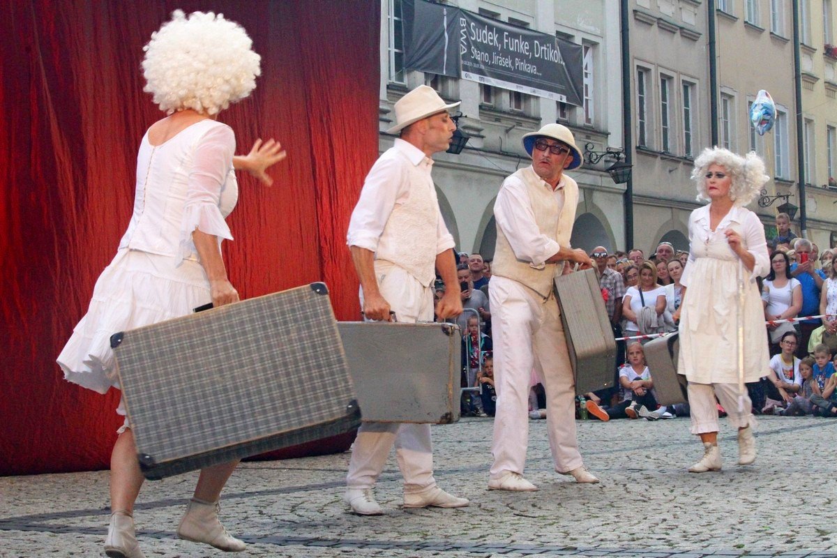 jeleniogorzanie-uwielbiaja-festiwal-teatrow-ulicznych-82439