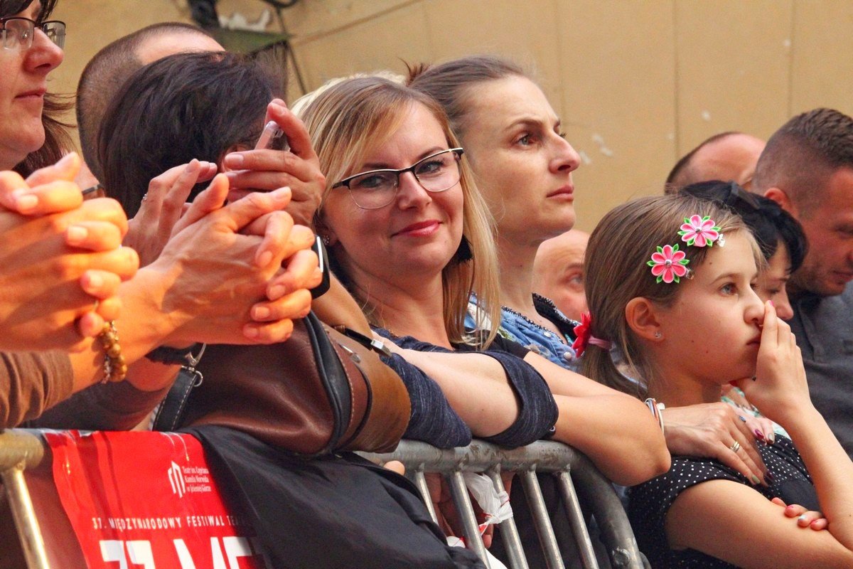 jeleniogorzanie-uwielbiaja-festiwal-teatrow-ulicznych-82439