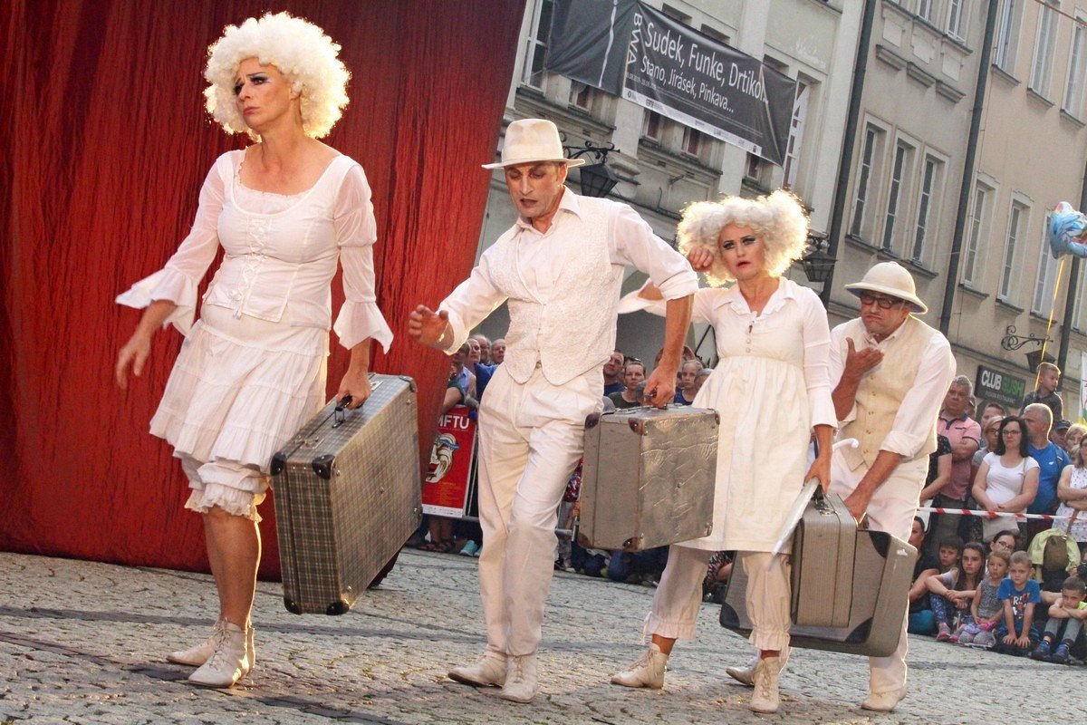 jeleniogorzanie-uwielbiaja-festiwal-teatrow-ulicznych-82439