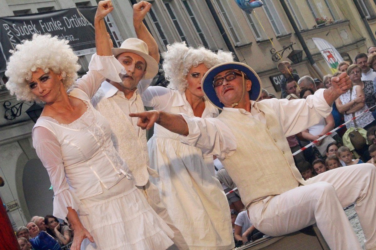 jeleniogorzanie-uwielbiaja-festiwal-teatrow-ulicznych-82439