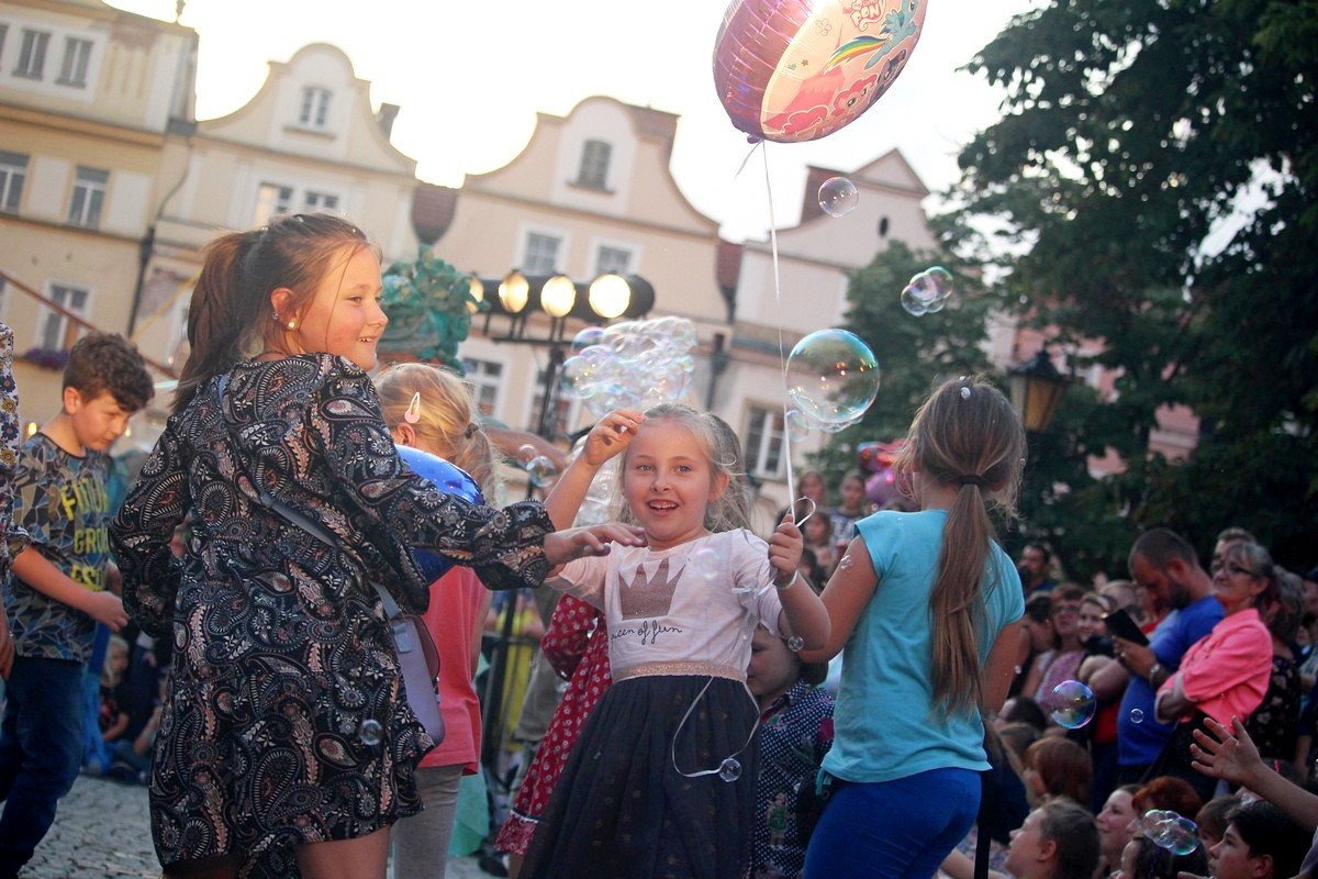 jeleniogorzanie-uwielbiaja-festiwal-teatrow-ulicznych-82439