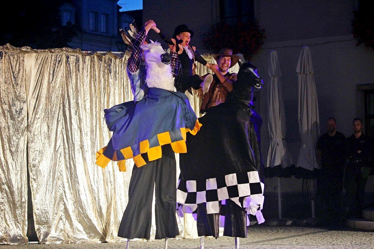 jeleniogorzanie-uwielbiaja-festiwal-teatrow-ulicznych-82439