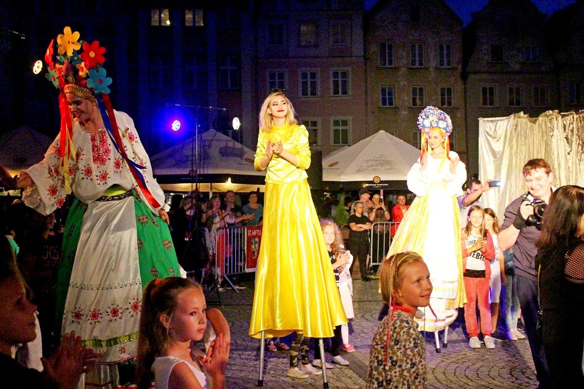 jeleniogorzanie-uwielbiaja-festiwal-teatrow-ulicznych-82439