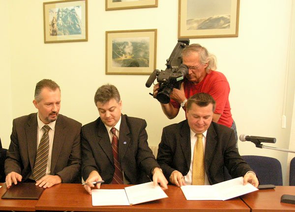 Porozumienie podpisali Robert Prystrom (Wspólne Miasto), Jerzy Liber (Wspólne Miasto), Paweł Ślusarz ( PiS) oraz Ireneusz Łojek (PiS).