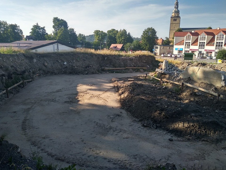 opoznienie-przy-budowie-muszli-koncertowej-w-kowarach-82493