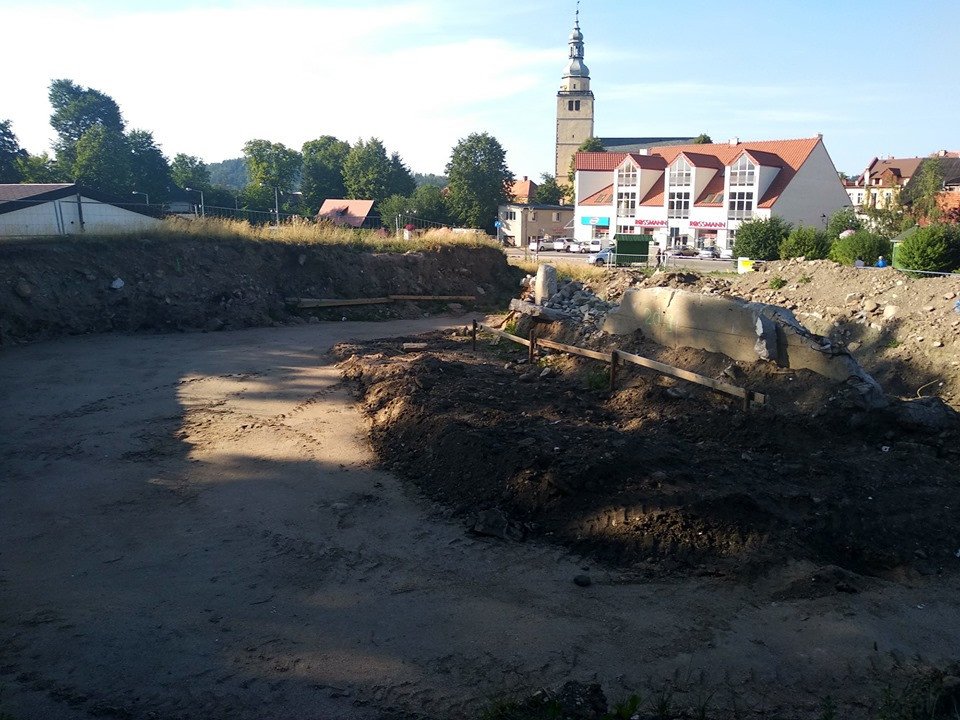 opoznienie-przy-budowie-muszli-koncertowej-w-kowarach-82493