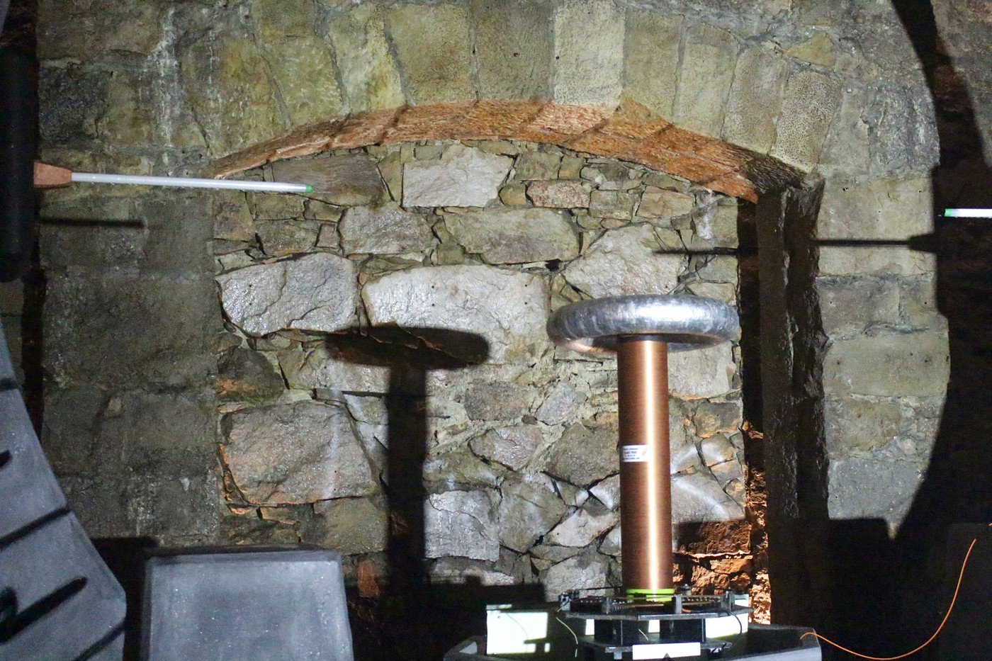 trwaja-badania-w-podziemiach-82566