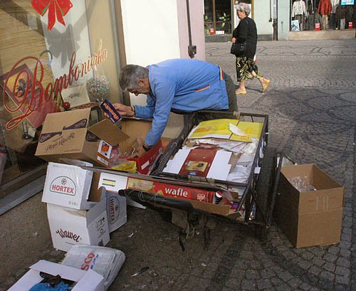 Pan Henryk stara się zrobić jeden kurs dziennie.