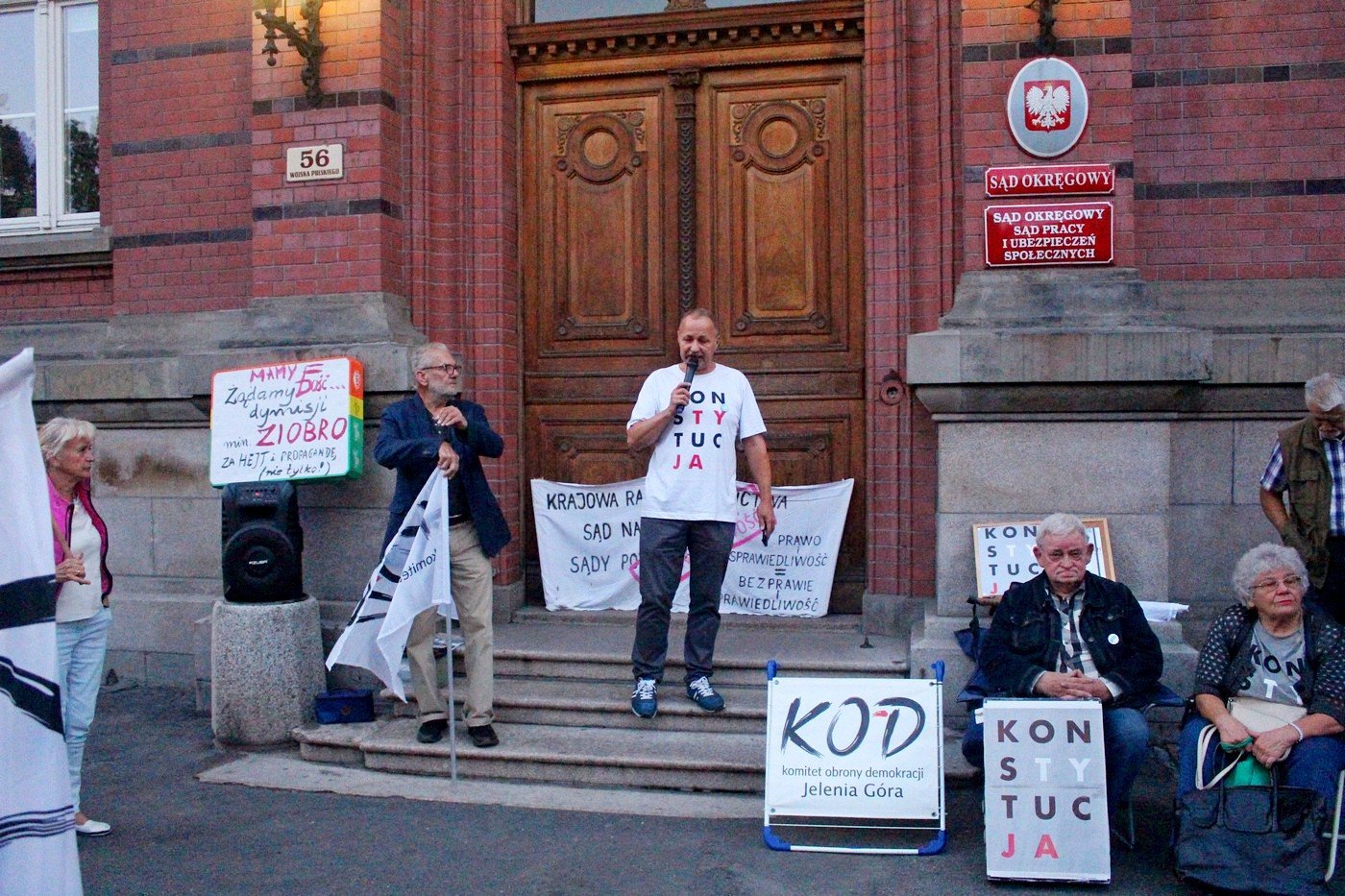 kod-znowu-pod-sadem-82918