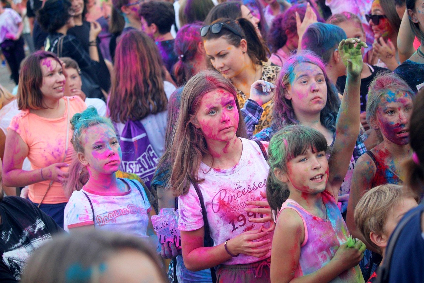 radosny-kolor-fest-82971