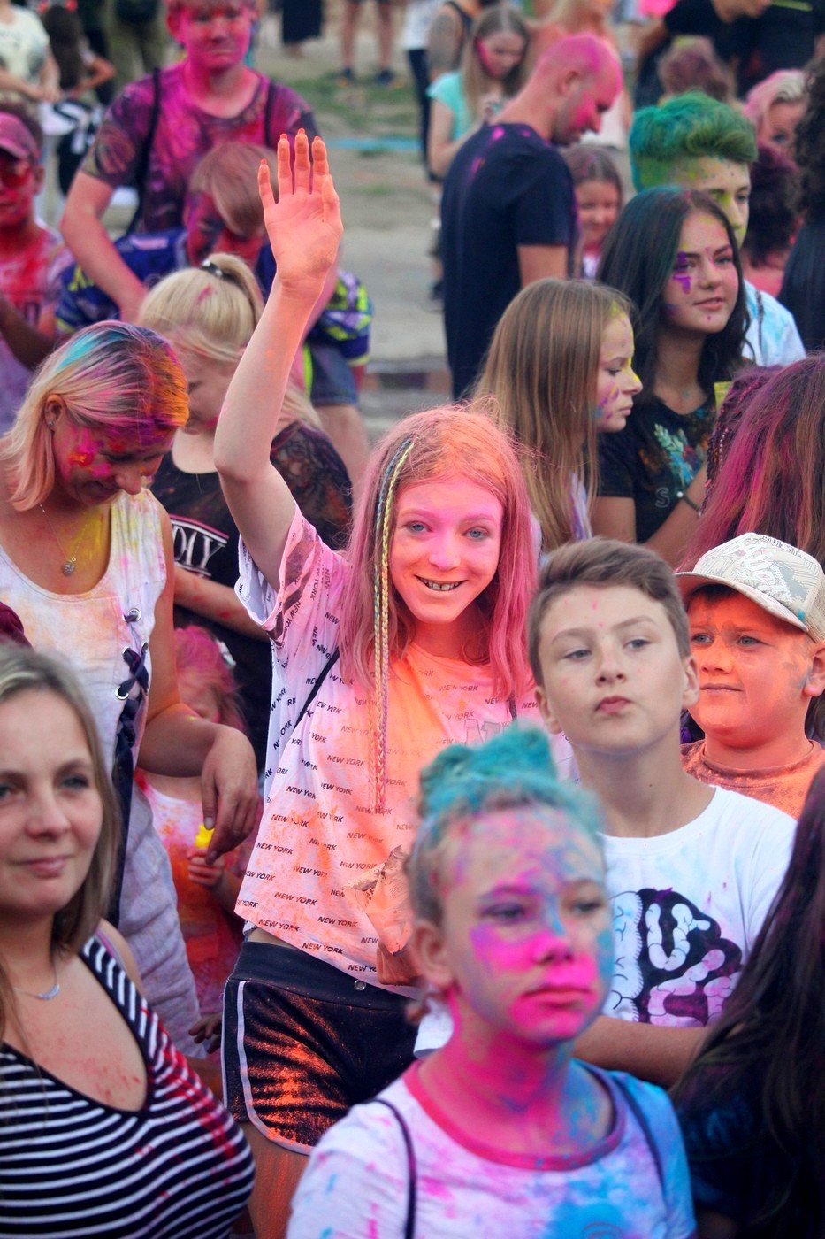 radosny-kolor-fest-82971