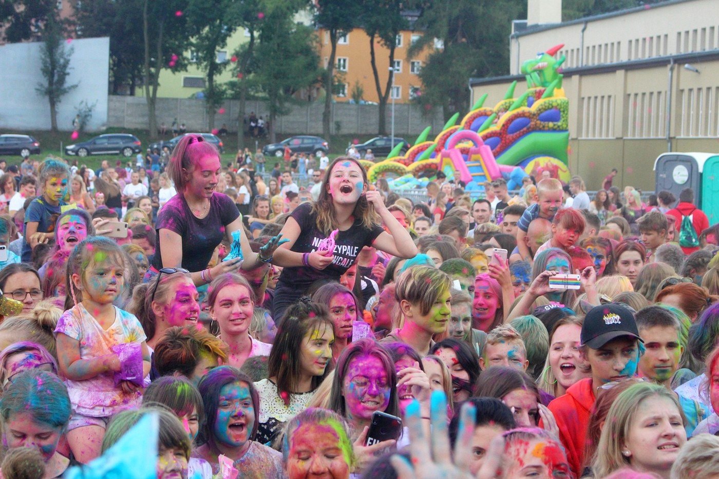 radosny-kolor-fest-82971