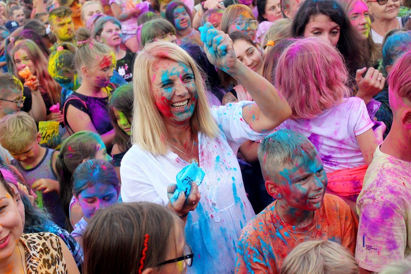 radosny-kolor-fest-82971