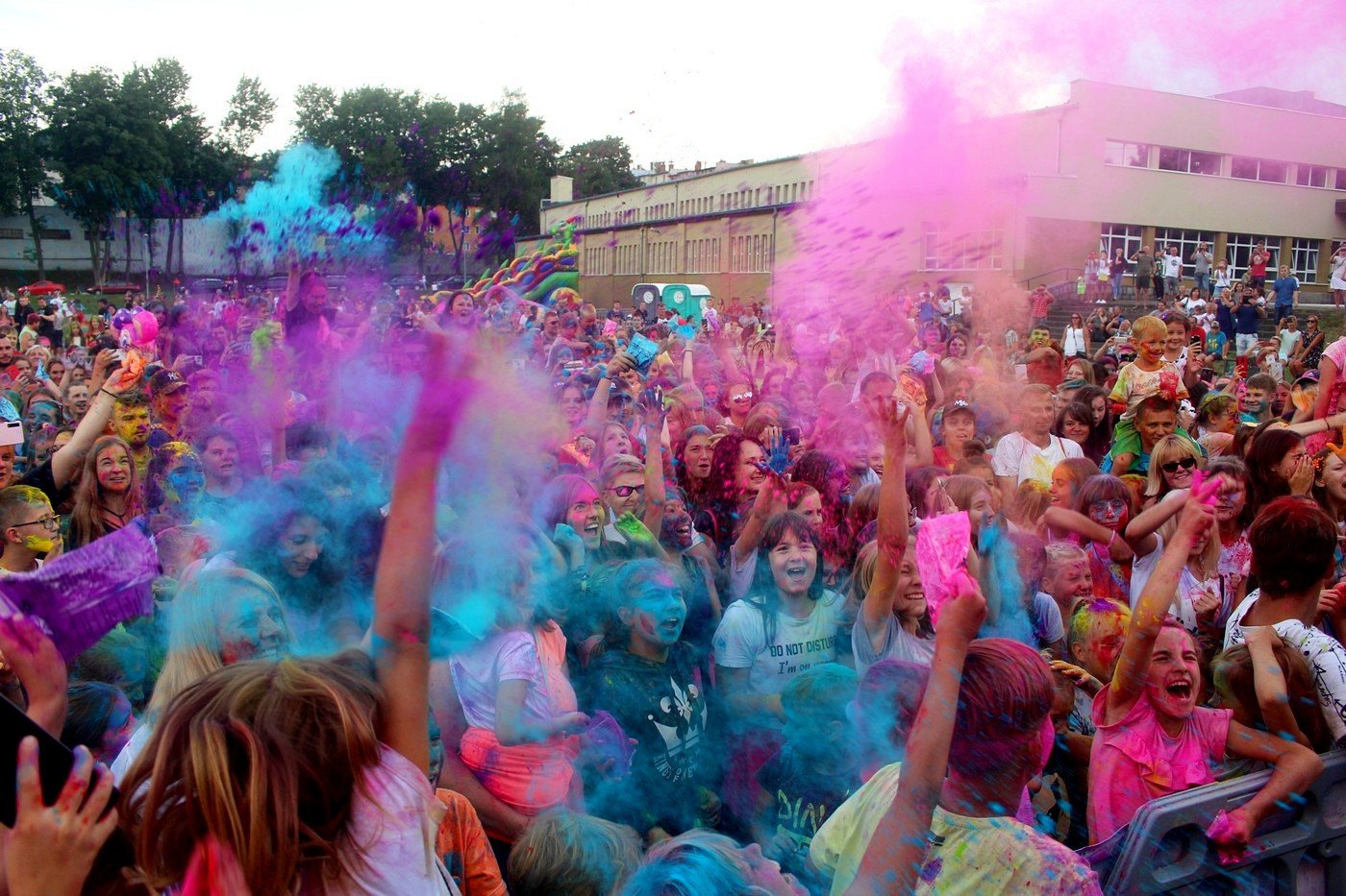 radosny-kolor-fest-82971