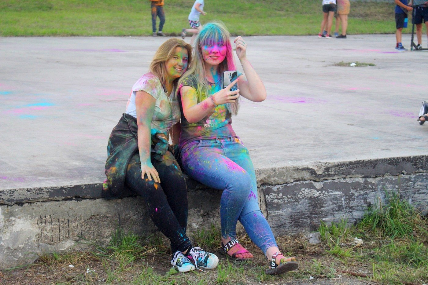 radosny-kolor-fest-82971