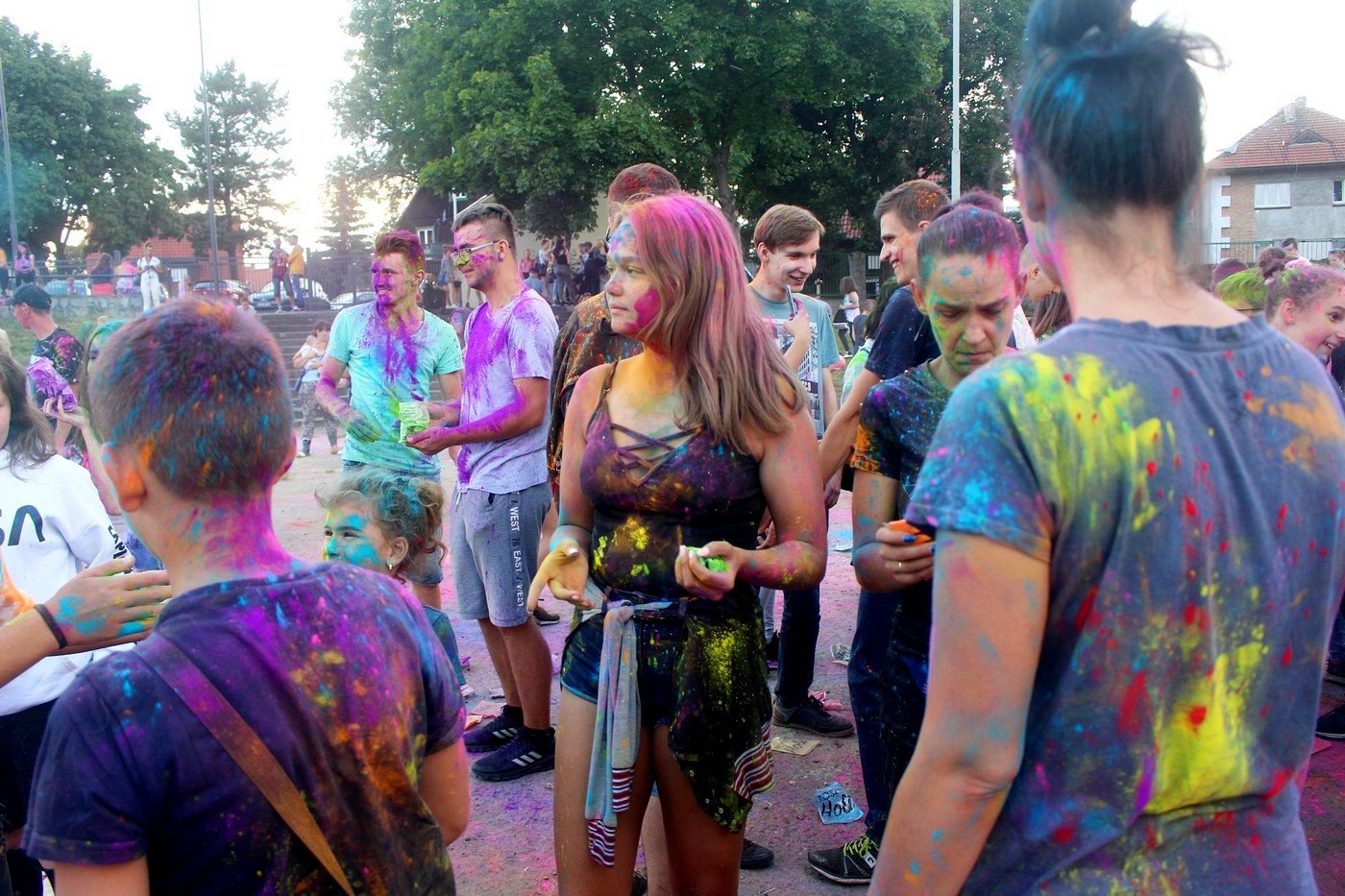 radosny-kolor-fest-82971