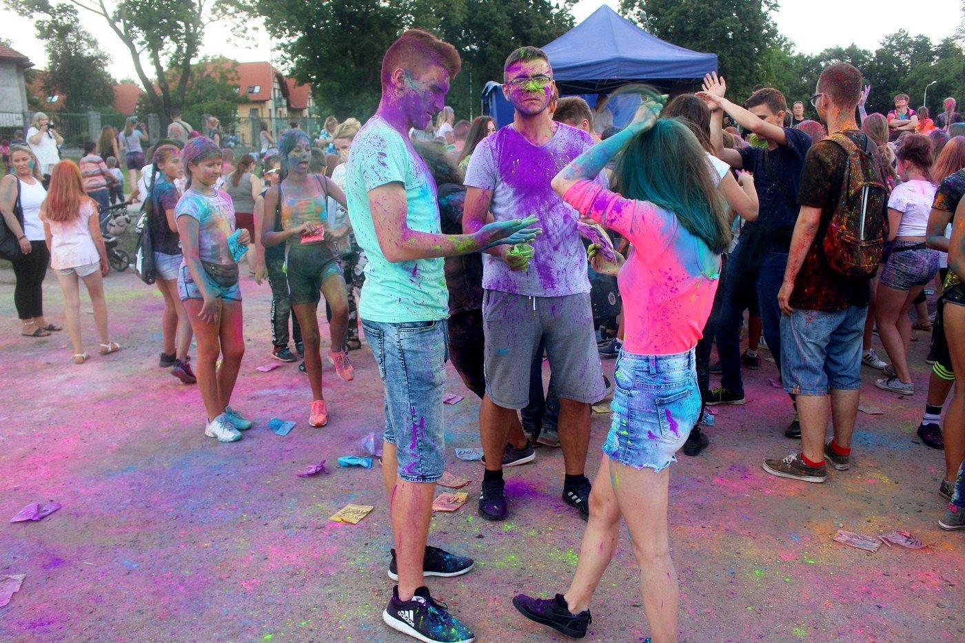 radosny-kolor-fest-82971