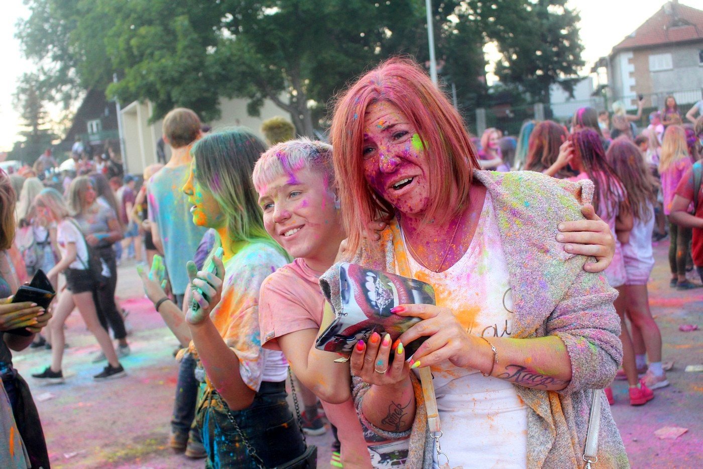 radosny-kolor-fest-82971