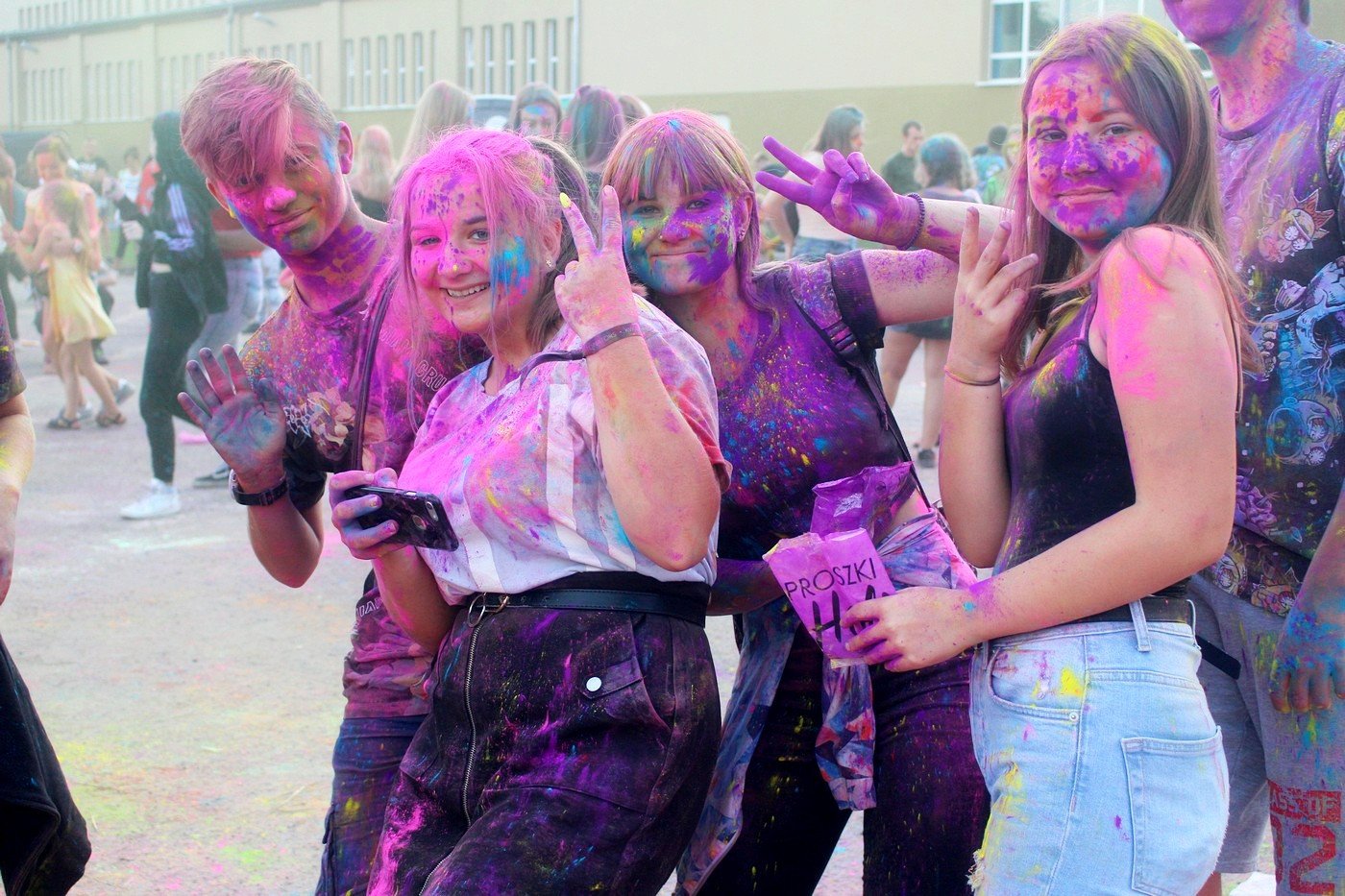 radosny-kolor-fest-82971